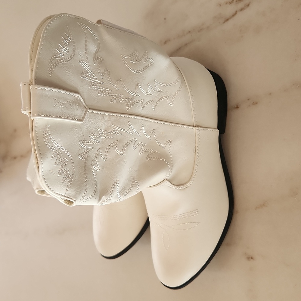 White cowgirl boots *brand new*